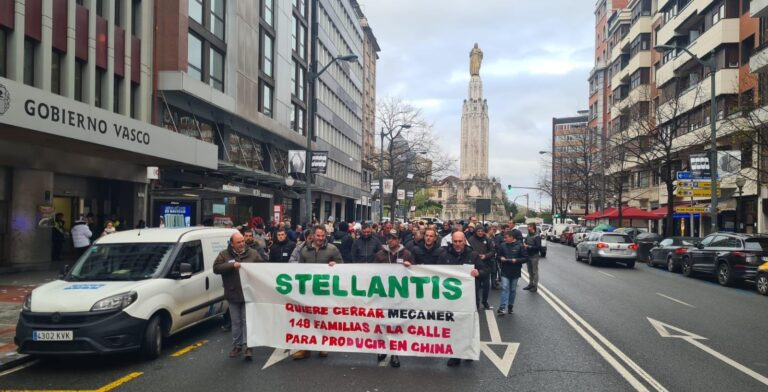 Los trabajadores y las trabajadoras de Mecaner se movilizan en la jornada de huelga de hoy destacando la apuesta por la alternativa ecosocial
