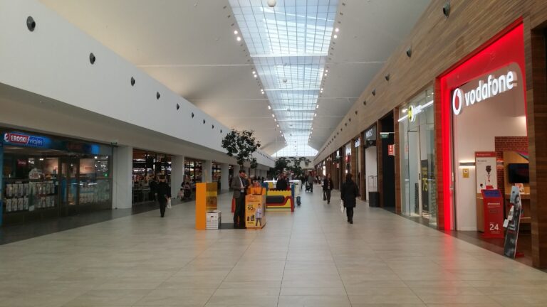 Denunciamos que la Policía Municipal de Donostia está al servicio del centro comercial Garbera