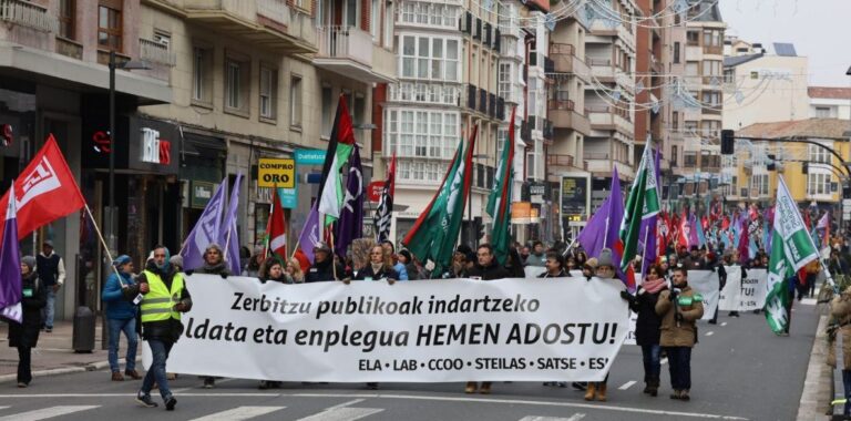 Kaleak hartu ditugu Bilbo, Donostia eta Gasteizen gure zerbitzu publikoak hemen adostu eta hemen erabakitzea eskatzeko