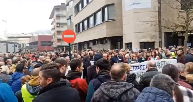 Osakidetzaren kudeaketak arriskuan jartzen gaituela salatu dugu Laudion