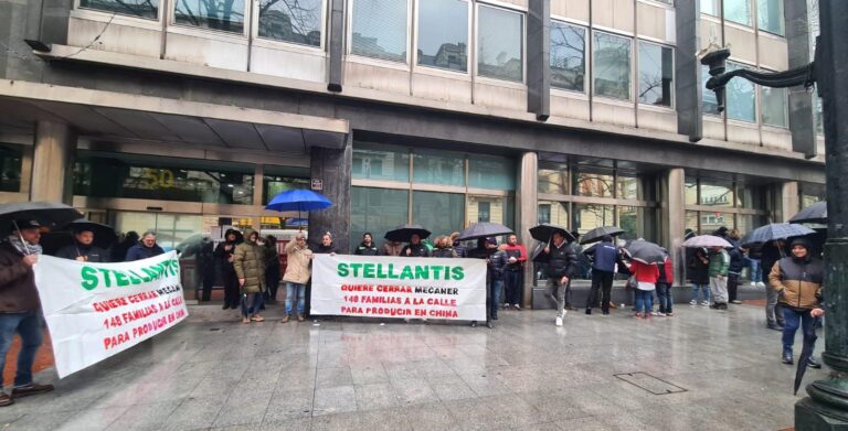 Mecanerren borrokan jarraitzen dugu eta lantegiaren nahiz eskualdearen etorkizuna bermatzeko instituzioen inplikazioa exijitzen dugu