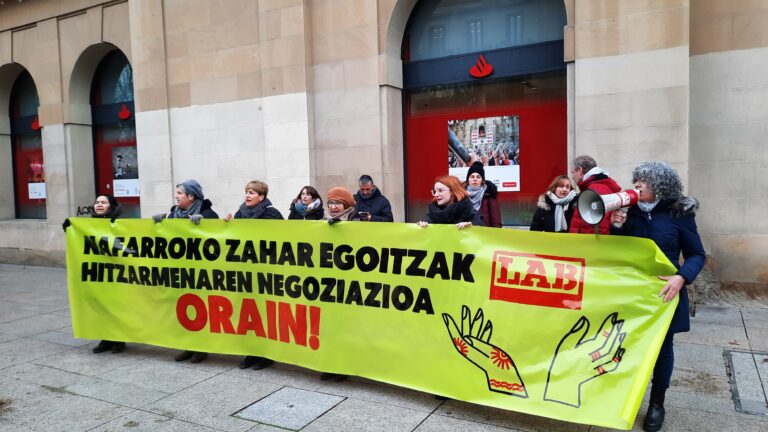 Elkarretaratzea egin dugu berriz ere, Nafarroako zahar egoitzen hitzarmenari buruzko negoziazioa behingoz desblokea dezaten aldarrikatzeko