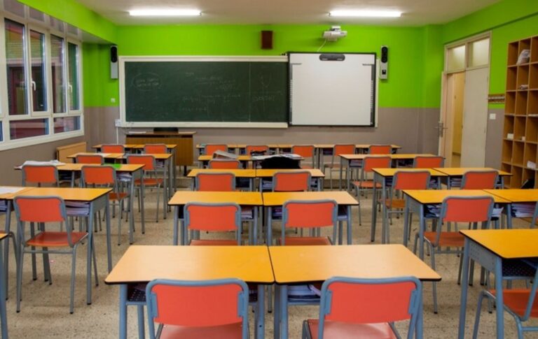 Ikastoletako mahaian lan-hitzarmen berria erdiesteko aurre-akordioa sinatu dugu eta Gizarte Ekimeneko mahaira eduki antzekoak ekarri behar direla eskatzen dugu