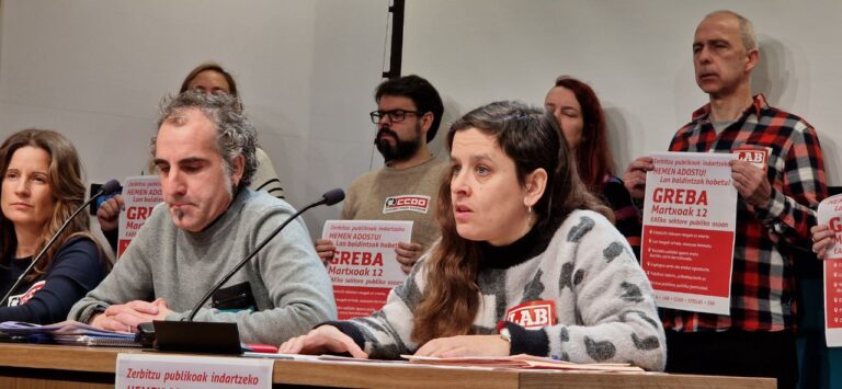 Martxoaren 12an greba EAEko zerbitzu publikoetan, lan baldintzak hemen negoziatzeko borondate politikorik ez dagoelako