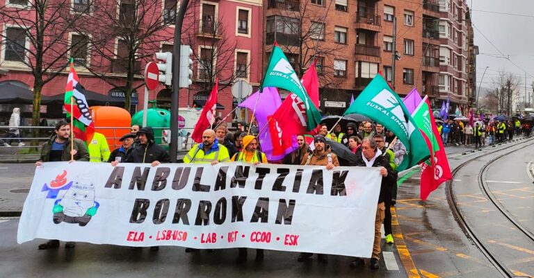 Greba mugagabeari ekin diote EAEko osasun garraioko langileek