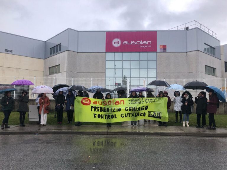 Salatu dugu Ausolanek kanpoko enpresa bat kontratatu duela baja medikoak kontrolatzeko