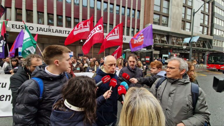 Martxoaren 12ko EAEko zerbitzu publikoetako greba erregistratu dugu