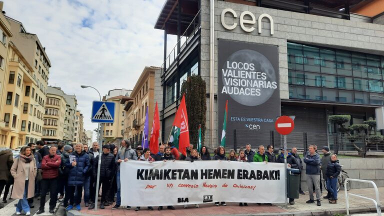Elkarretaratzea egin dugu CEN patronalaren aurrean Nafarroako kimika sektoreko hitzarmenaren alde
