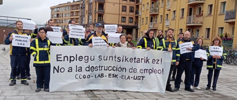 Trabajadores y trabajadoras de Correos de Gipuzkoa realizan concentraciones para denunciar su situación