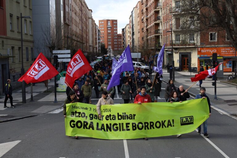 Hemos reivindicado el reparto de los cuidados, el empleo y la riqueza en Gasteiz, en el 48 aniversario de la masacre del 3 de Marzo