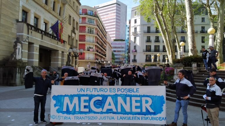Las y los trabajadores de Mecaner insisten ante Sabin Etxea en la necesidad de hacer una apuesta activa por el tejido industrial de Euskal Herria
