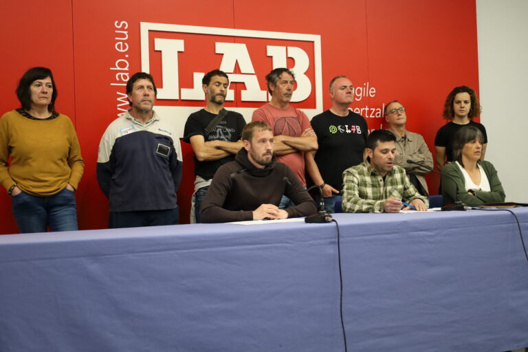 Mecanerren itxiera ekidin eta Euskal Herrian industriaren eta enpleguaren etorkizuna bermatzeko politikak exijitu dizkiegu instituzioei