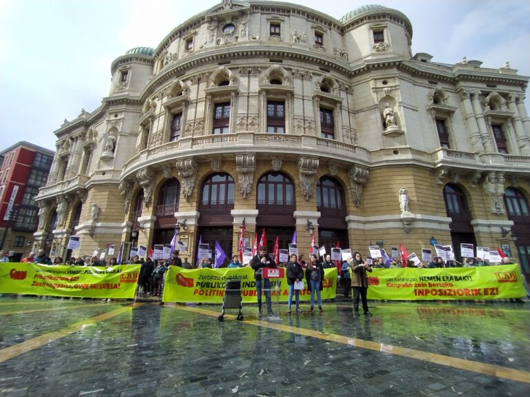 Politika publikoak eraldatu eta hemen erabakitzeko aldarria atera dugu kalera