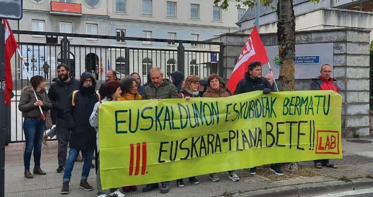 Osakidetzak ez du Euskara Plana betetzen eta iluntasunez jokatzen du konpromisorik eza ezkutatzeko