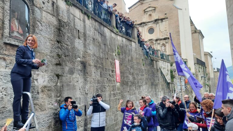 Entzierro bat antzeztu dugu Iruñean Nafarroako zahar egoitza pribatuen hitzarmenaren negoziazioen blokeoa salatzeko
