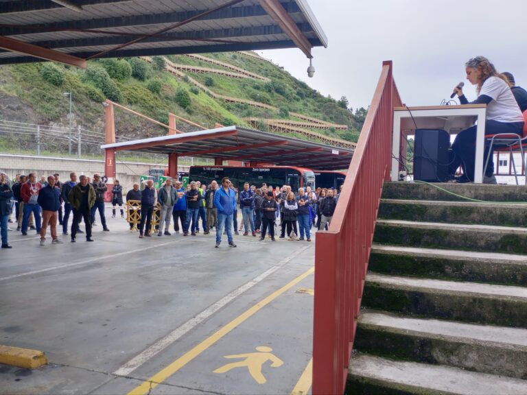 Langileek baztertu egin dute Bilbobusen UGTk, CCOOk eta USOk babestutako aurreakordio eskasa eta borrokari berrekin diogu