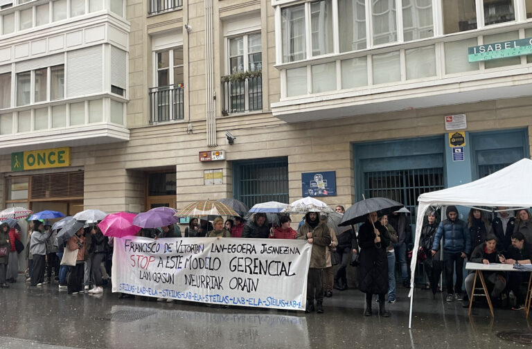 Gasteizko Francisco Vitoria institutuan lan-osasun arloko prebentzioa bermatzeko exijitu dugu