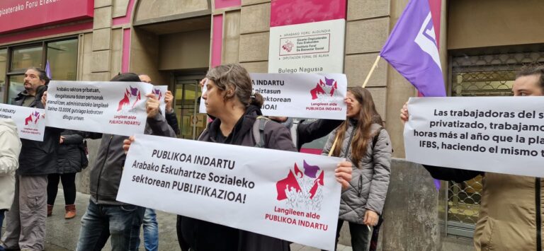 Indarkeria matxistaren biktimei arreta emateko Arabako zerbitzuaren murrizketen aurrean, LABek politika feministak eta zaintza-sistema publikoa eskatzen ditu