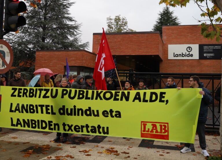 Lanbitel-eko langileen lan-baldintzak duintzea eta Lanbiden txertatzea eskatu dugu