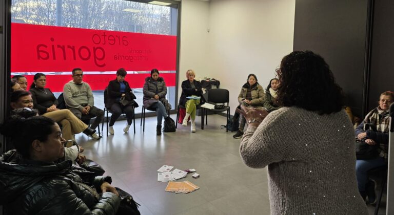 Nafarroako etxeko langileek asanblada irekia egin zuten larunbatean Iruñeko gure egoitzan