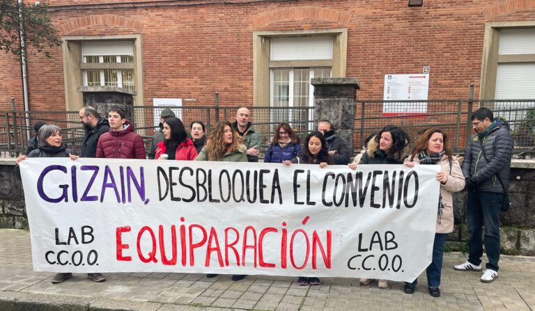 Gizain se vuelve a movilizar y seguirá movilizándose para pedir la equiparación de sus trabajadoras con el personal de la administración foral