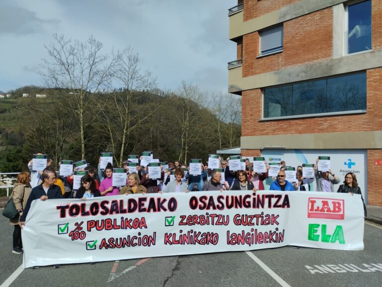 Los y las trabajadoras de la Clínica Asunción tienen claro que deberían ser empleadas y empleados públicos