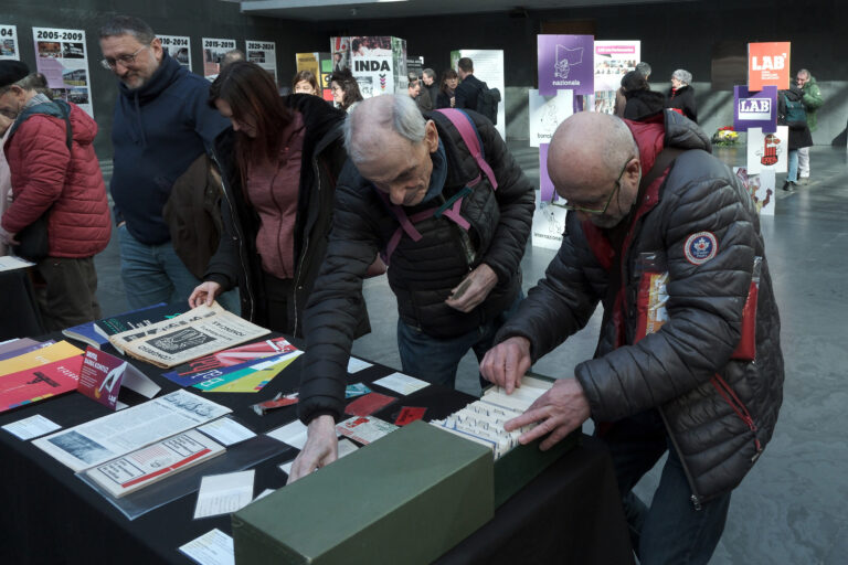 La exposición ‘1974tik etorkizunera, LAB zabaltzen’ estará en el Parlamento de Nafarroa del 4 al 20 de febrero