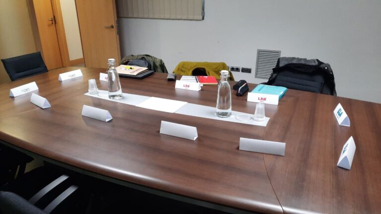 Los empresarios de la CEN y los sindicatos UGT y CCOO provocan la suspensión de la reunión para negociar un salario mínimo en Nafarroa