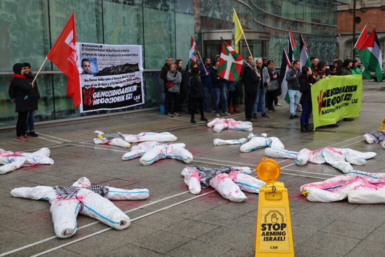 LAB denuncia el apoyo de las instituciones vascas a las políticas industriales a favor del sector armamentístico