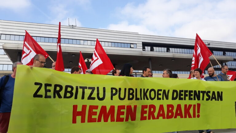 Eusko Jaurlaritzak autoritarismoa alde batera utzi eta bere ardurapean dauden 100.000 pertsonen lan baldintzak hobetu behar ditu