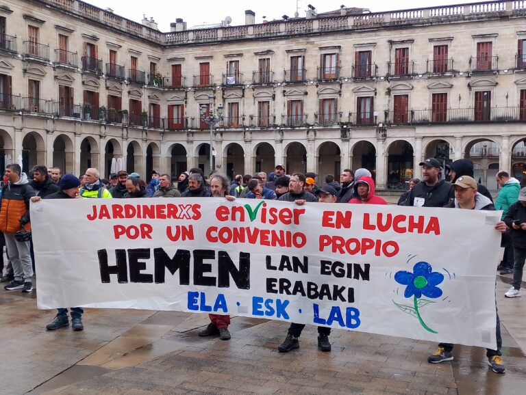 Seguimiento casi total en la primera jornada de huelga indefinida en Enviser, contrata de jardinería del Ayuntamiento de Gasteiz