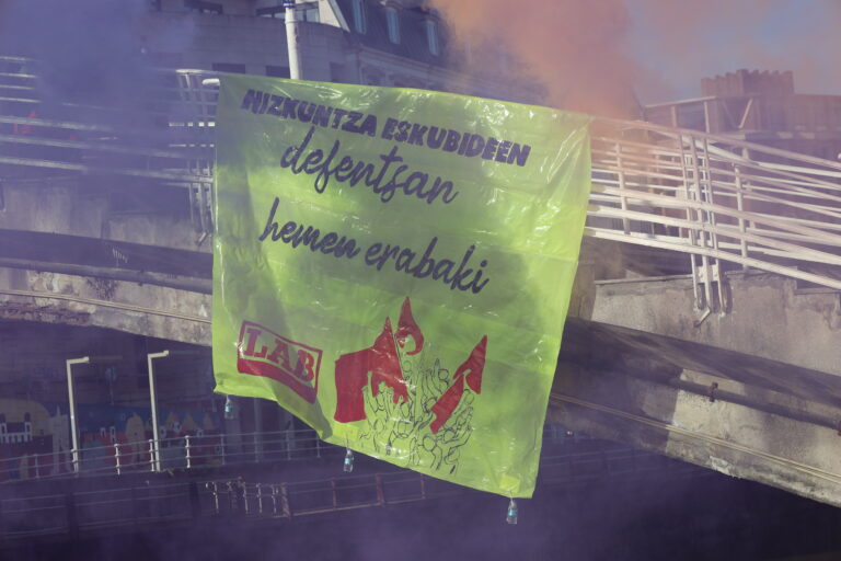LAB exige una legislación adecuada para proteger la euskaldunización de la administración de las sentencias contra el euskera