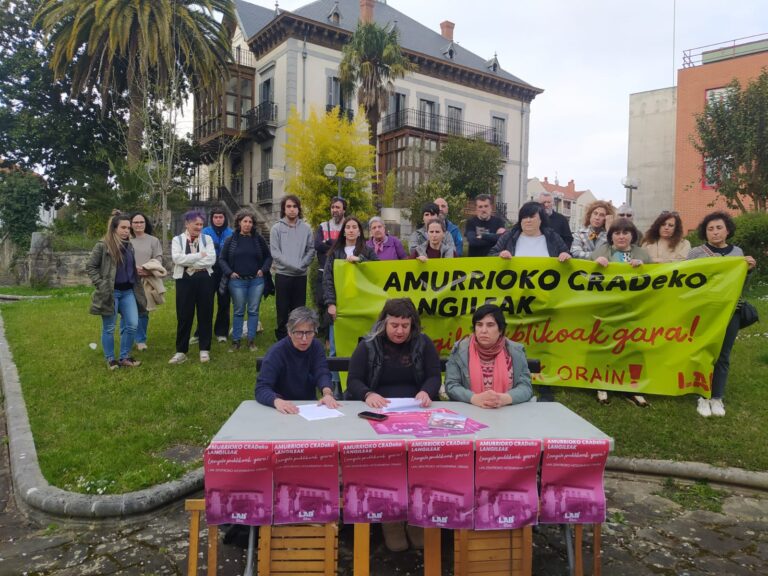 Las trabajadoras del CRAD de Amurrio exigen la mejora de sus condiciones laborales en el camino hacia un sistema público de cuidados