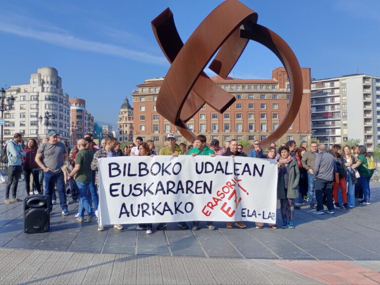 Nos hemos movilizado contra los ataques al euskara en el Ayuntamiento de Bilbo