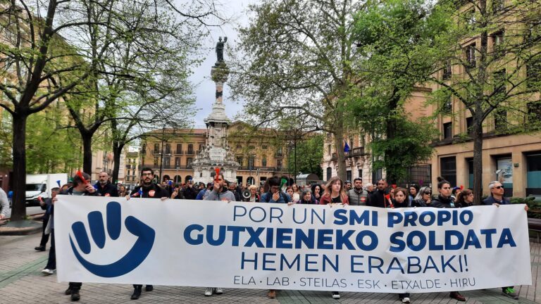 LAB eta ELA sindikatuek Eusko Jaurlaritzari ohartarazi diote bere gutxieneko soldata proposamenak ez liokeela 10.000 pertsonari ere eragingo