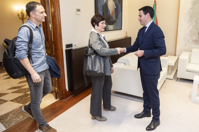 Hemos reclamado valentía y determinación al Gobierno Vasco para que obligue a Confebask a negociar un salario mínimo propio