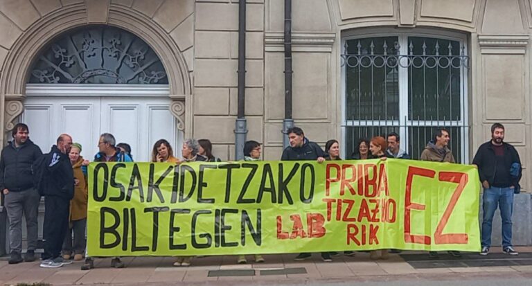 Sailburuak Osakidetzako biltegien pribatizazio-proiektua bertan behera utzi du, fronte guztietan egindako presioaren ondoren