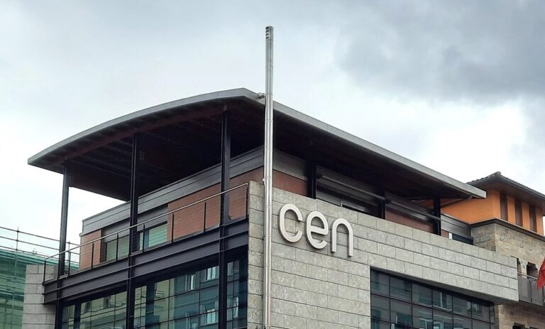 LABek CENi exijitu dio bertan behera utz dezan lan osasunaren prebentzioaren ardura langileei egozten dien kanpaina, diru publikoarekin ordaindu dutena