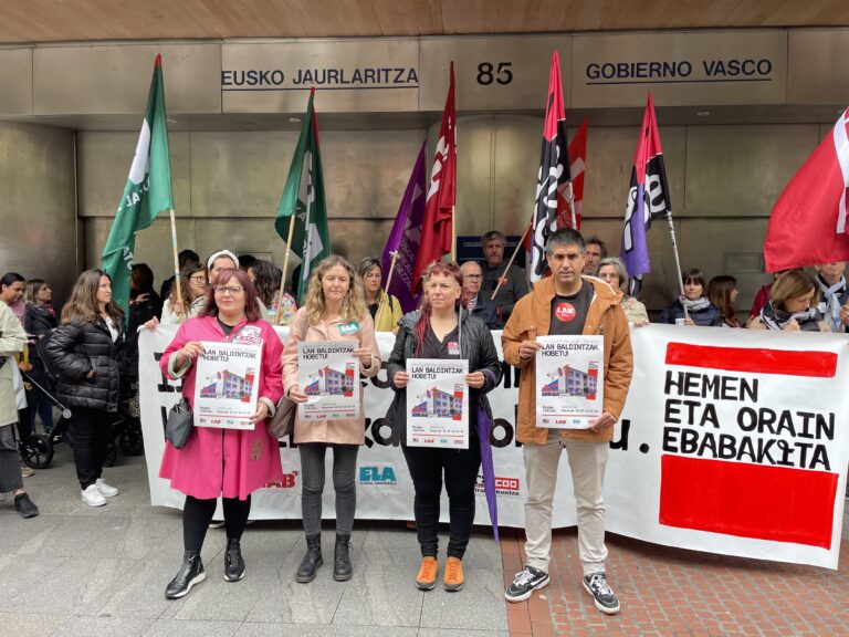 LAB, STEILAS, ELA y CCOO realizan el registro de huelga del profesorado de la educación pública de la CAV para la semana del 12 al 16 de mayo