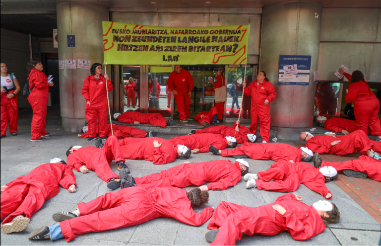 Non zeuden Eusko Jaurlaritza eta Nafarroako Gobernua 26 langile hiltzen ziren bitartean?