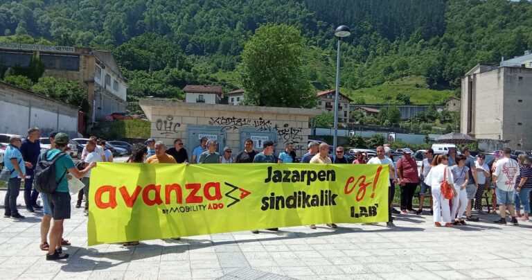LABek Avanzako jazarpen sindikala salatu du Arrasaten