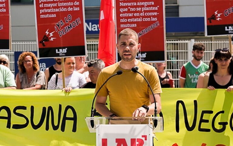 LABek salatu du Txibiteren Gobernuak gezurra erran zuela, Nafarroako osasun sistema pribatizatzeko mutualitateekin sinaturiko Espainiako hitzarmenean sartzea onartu baitu