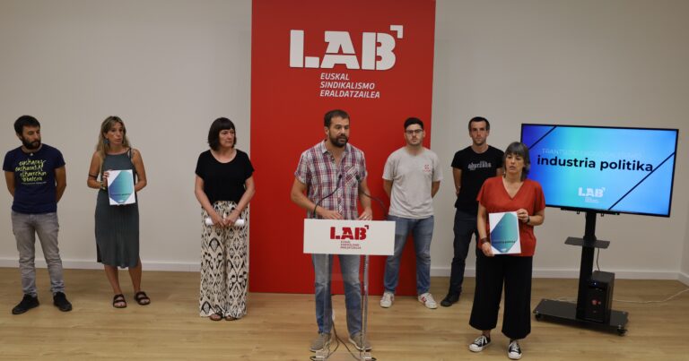 Industria politikan 180 graduko aldaketa eskatu du LABek