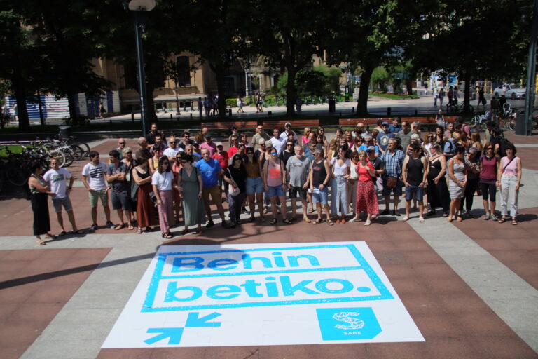 Behin betiko konponbidea eta euskal presoen etxeratzea aldarrikatu ditugu Hego Euskal Herriko hiriburuetan