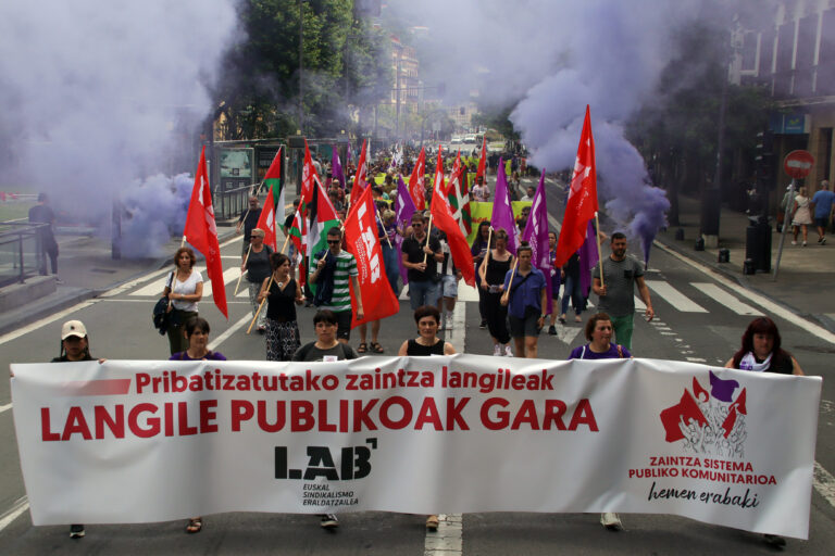 Konpromiso errealak eta borondate politikoa eskatu dizkie LABek administrazioei, zaintzak negozio izateari utz diezaion