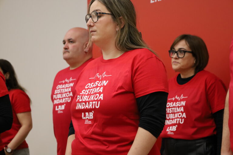 LABek salatzen du pribatizazioaren aldeko lobbyak estatu kolpea eman duela Osasun Mahaian