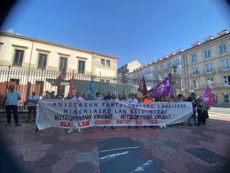 LAB, ELA, CCOO, UGT, ESK eta USOk salatu dute Enplegu Zentro Berezietako negoziazioa blokeatuta dagoela, eta EAErako hitzarmena eskatu dute