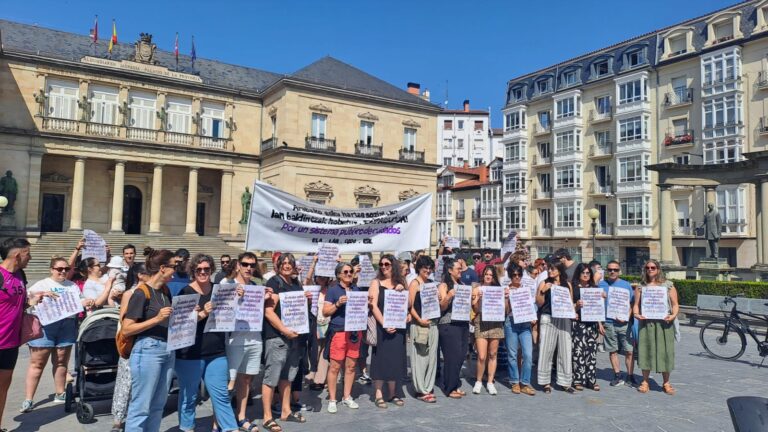 La patronal sigue bloqueando la mesa de intervención social de Araba y se niega a avanzar en la negociaciòn de convenio