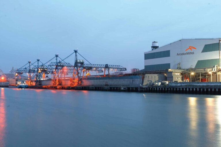 ArcelorMittal-Sestaon hilabete bat baino gehiagotan lau lan-istripu larriren berri