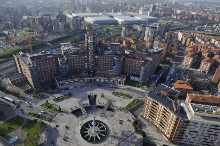 Gurutzetako paradoxa handia: osasun mentalean erreferentea, bere langileen osasun mentalaz ahaztuta